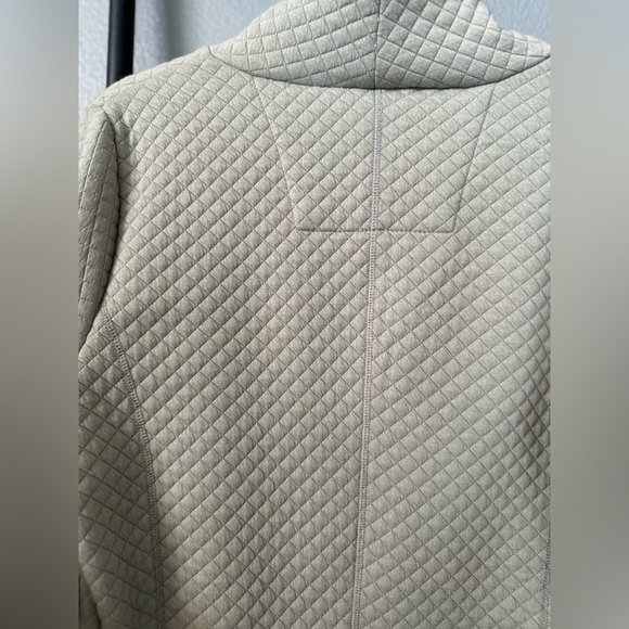 Stoic Women's Quilted Cowl Neck Pullover Sweater Long Sleeve in a Light Cream. - Picture 11 of 14